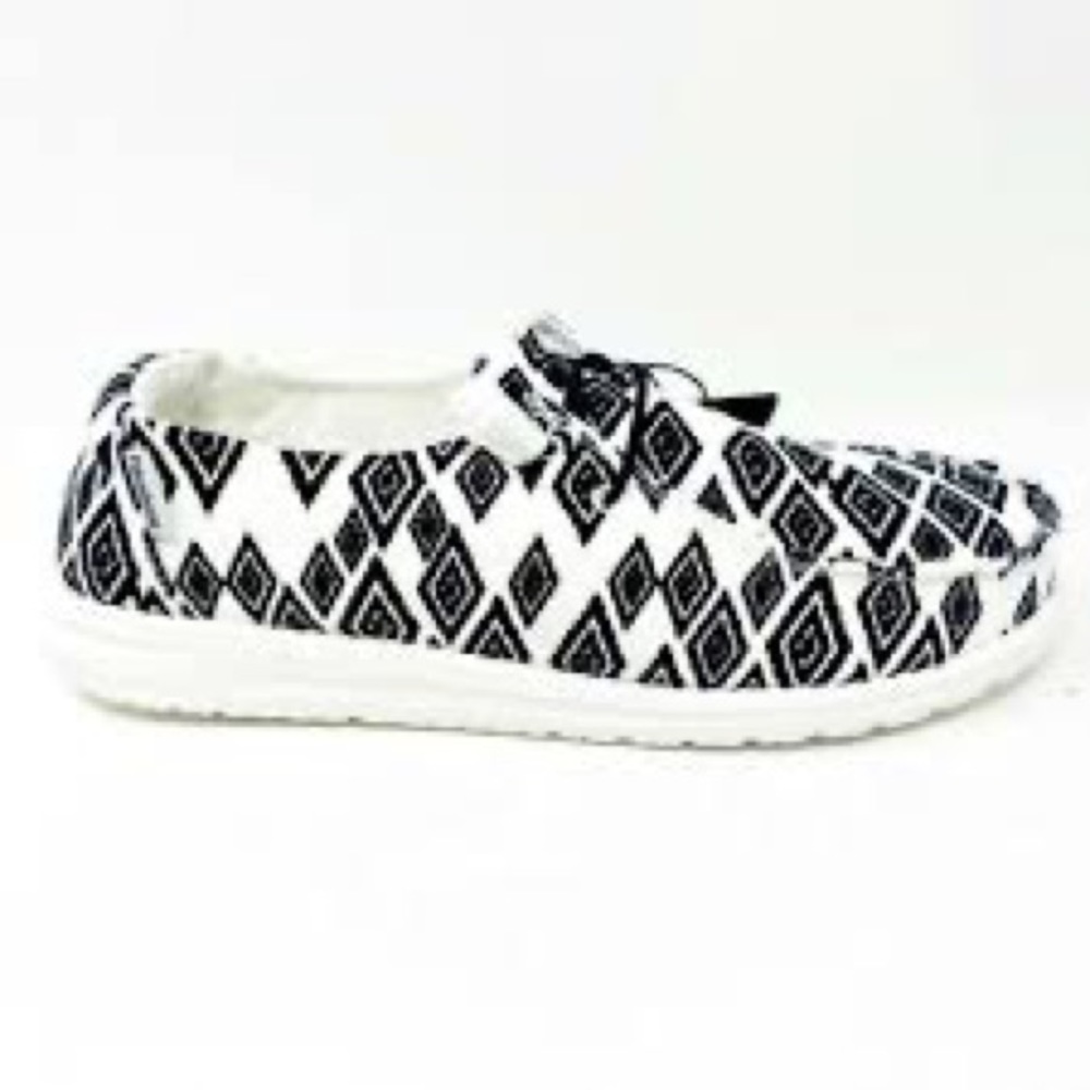 ISO ‼️ ISO ‼️ Heydude Wendy Aztec size 6 or 7 please ‼️